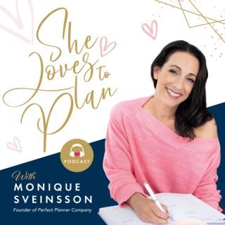She Loves to Plan - by Monique Sveinsson